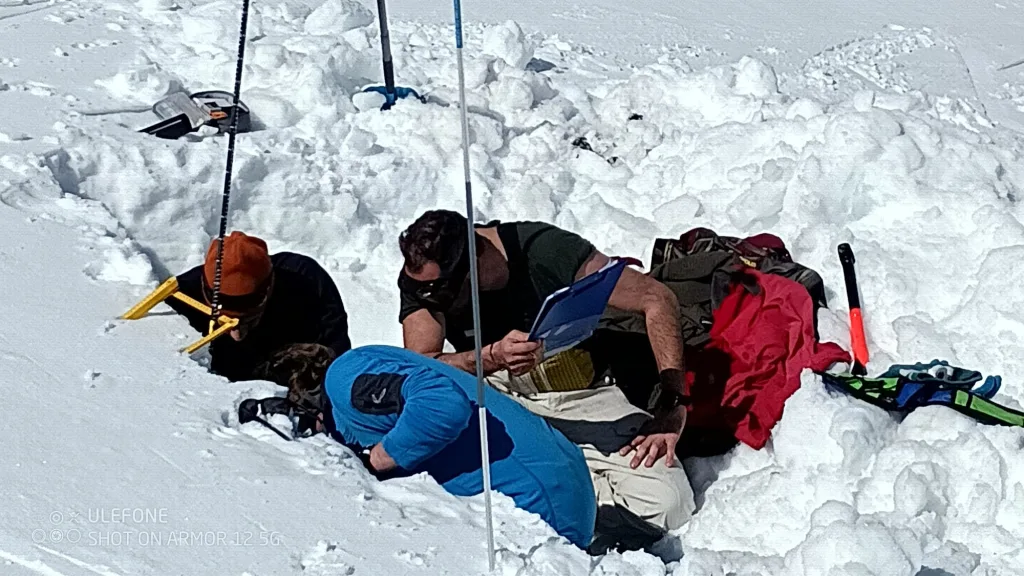 Formazione Osservatore Nivologico SVI: analisi del manto nevoso in ambiente innevato - Bando Corso CAI