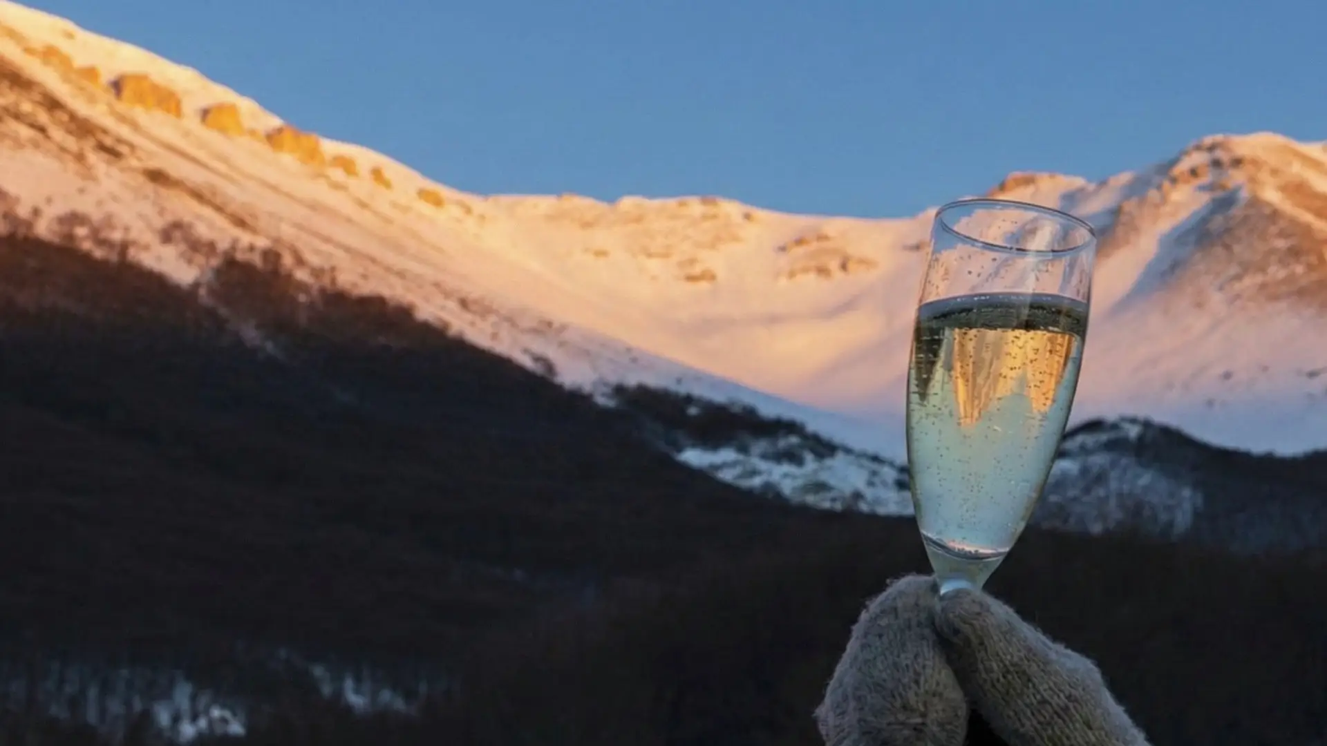 Brindisi di fine anno in quota sul Monte Pesco Lombardo 1567m durante escursione CAI Campobasso