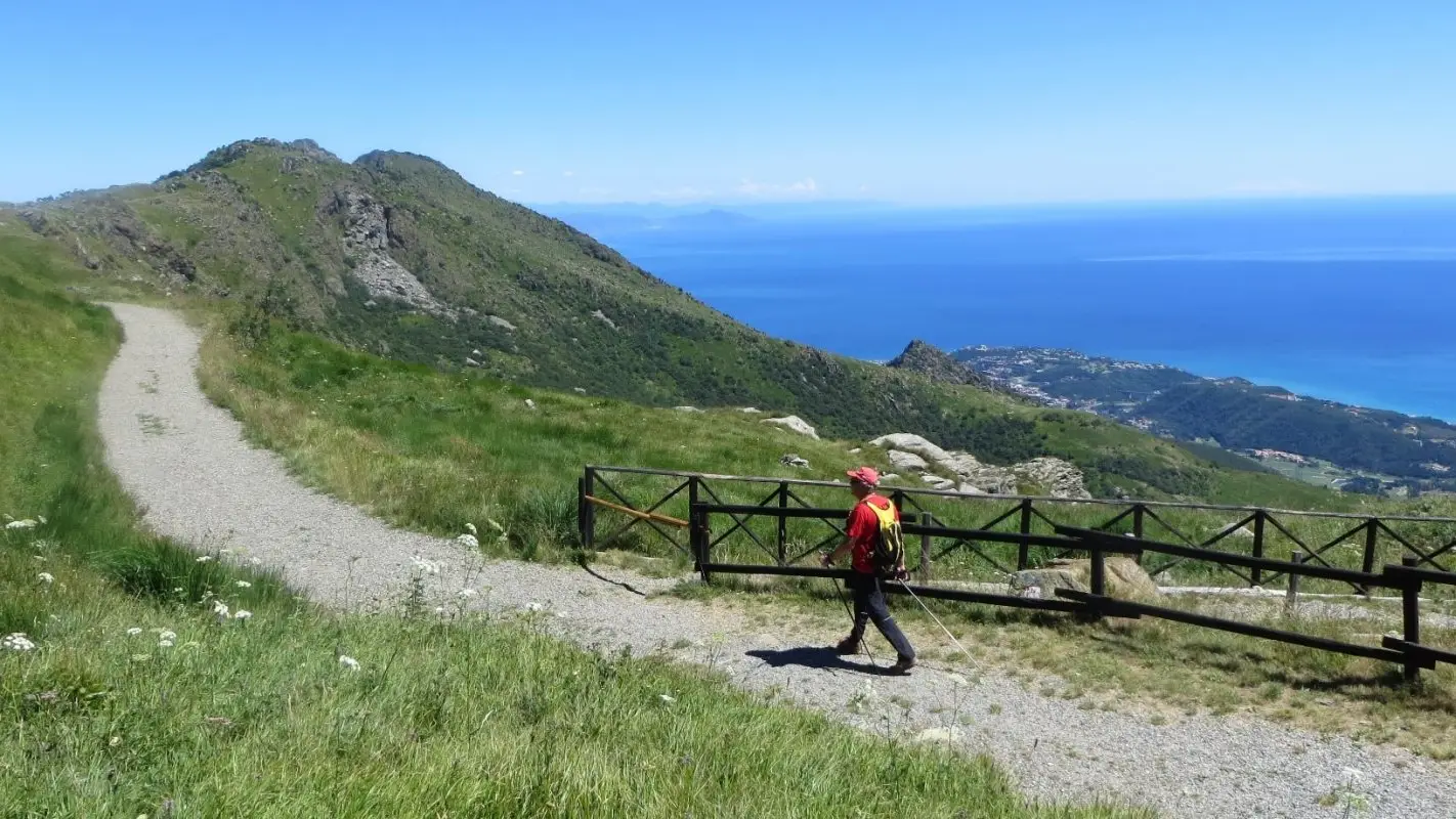 Paesaggio roccioso tra le gole del Parco Naturale Regionale del Beigua.